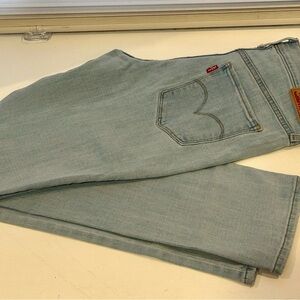 Levi's 312 Women’s Shaping Slim Jeans in Light Blue Wash W30 x L28